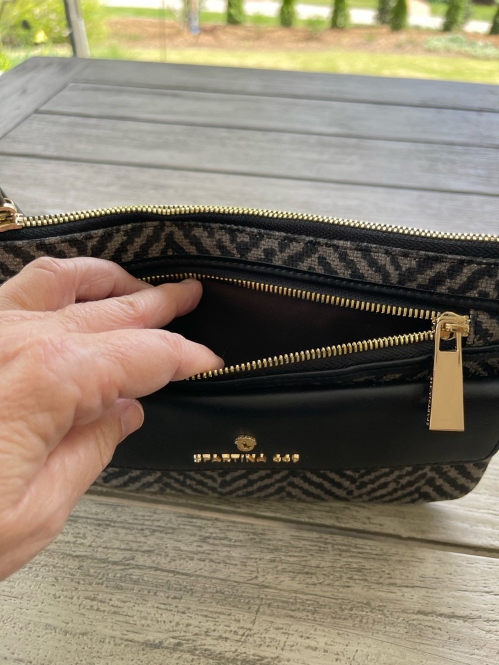 Spartina 449 Maritime Ava Black and Gray Chevron Phone Wristlet - Picture 4 of 9
